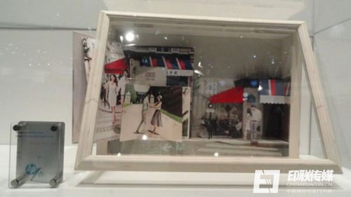 全套的數碼印刷創意,包括圖書、卡片、以及小盒子模型